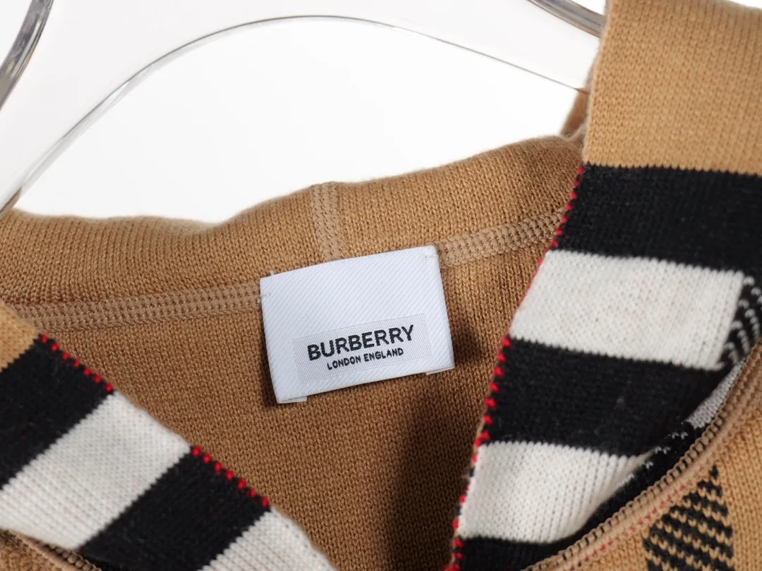 「R 11」 /Burberry logo ！ Classic LOGO Classic ！ ：Khaki Size：S M L（ Same Style）